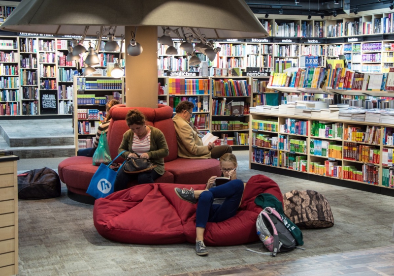vitrine-BELGENTIER-min_books_bookstore_book_reader_readers_reading_shop_sale_books-849006