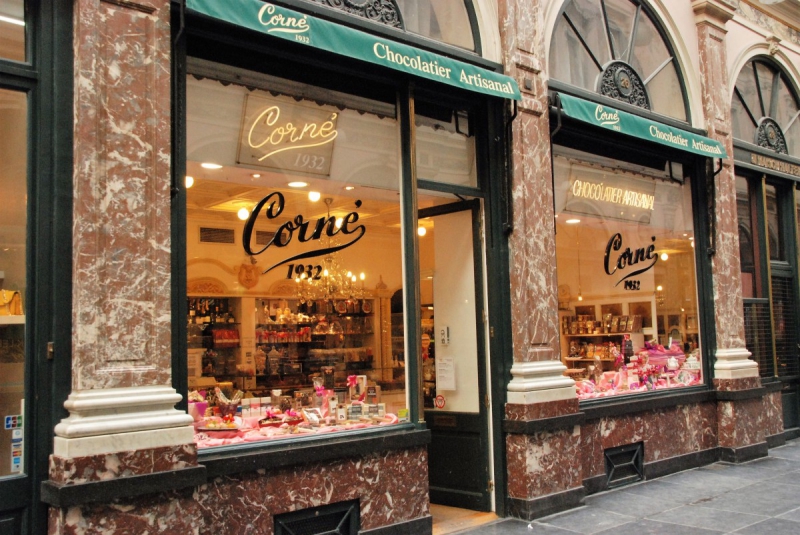 vitrine-BELGENTIER-min_chocolate_chocolaterie_shop_luxury_chic_gallery_brussels_belgium-558146