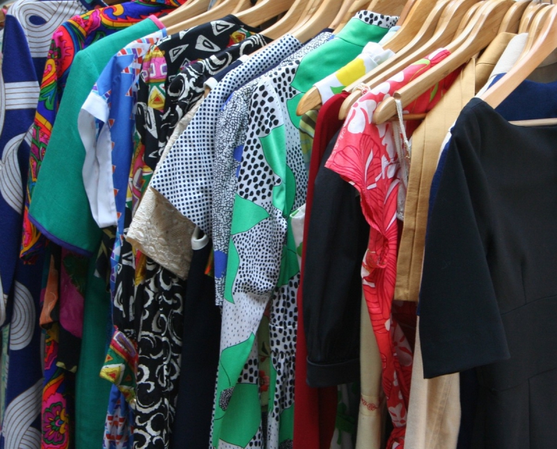 vitrine-BELGENTIER-min_dresses_apparel_clothing_clothes_clothes_hangers_wooden_hangers_retail_shop_closet-1149845